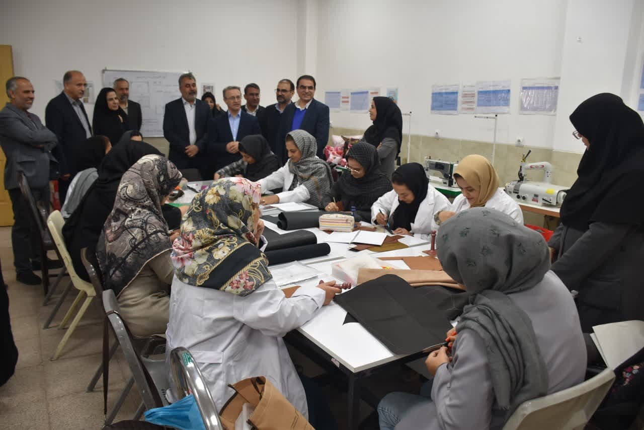 بازدید از مرکز آموزش فنی و حرفه‌ای خواهران یزد
