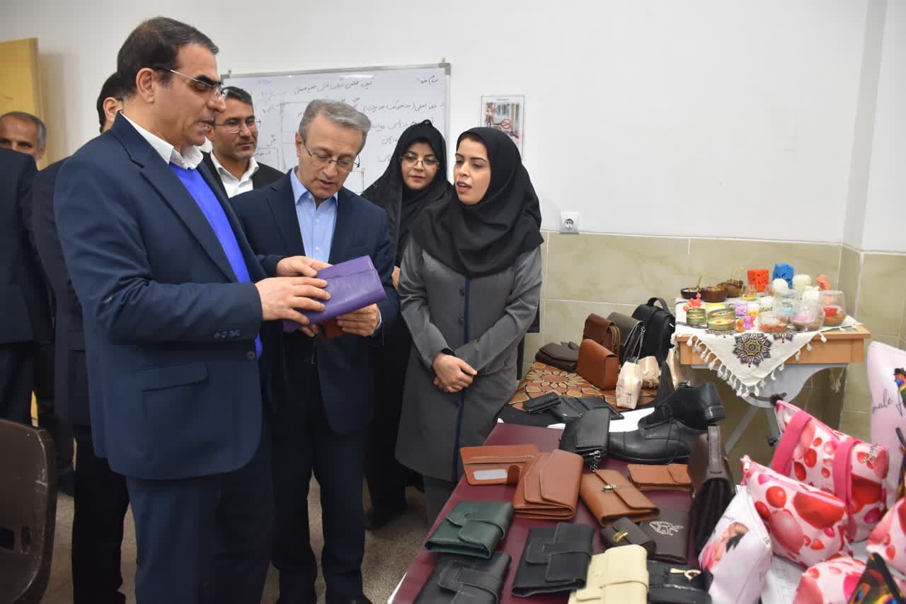 بازدید از مرکز آموزش فنی و حرفه‌ای خواهران یزد