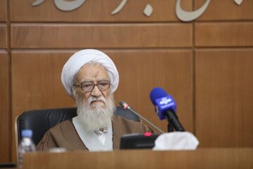 آیت الله موحدی کرمانی: مذاکره با آمریکا هیچ مشکلی را حل نمیکند/ گزارش فرزین به مجلس خبرگان درباره ارز
