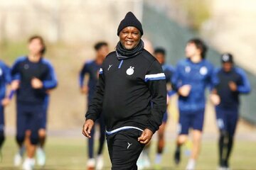 استخدام مربیان و بازیکنان بیکیفیت خارجی، فوتبال ایران را به هم ریخته است