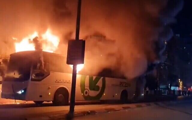 انفجار ۳ اتوبوس در جنوب تلآویو/عکس
