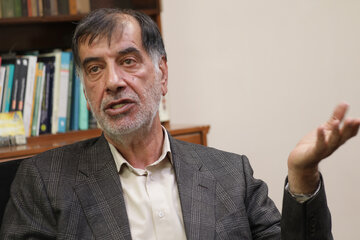 باهنر: ترامپ تاج بر سر میگذارد و میخواهد شاه شود/ ان شاء الله به فرعون و فرعونیان میپیوندد