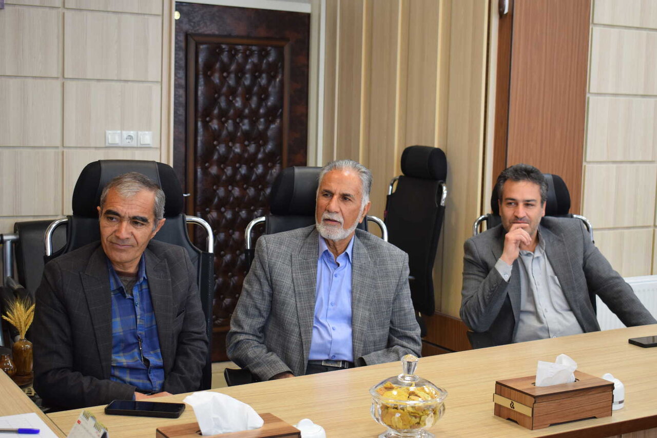 نشست شورای مخاطرات محیط زیست و تغییرات اقلیمی شهرستان میبد