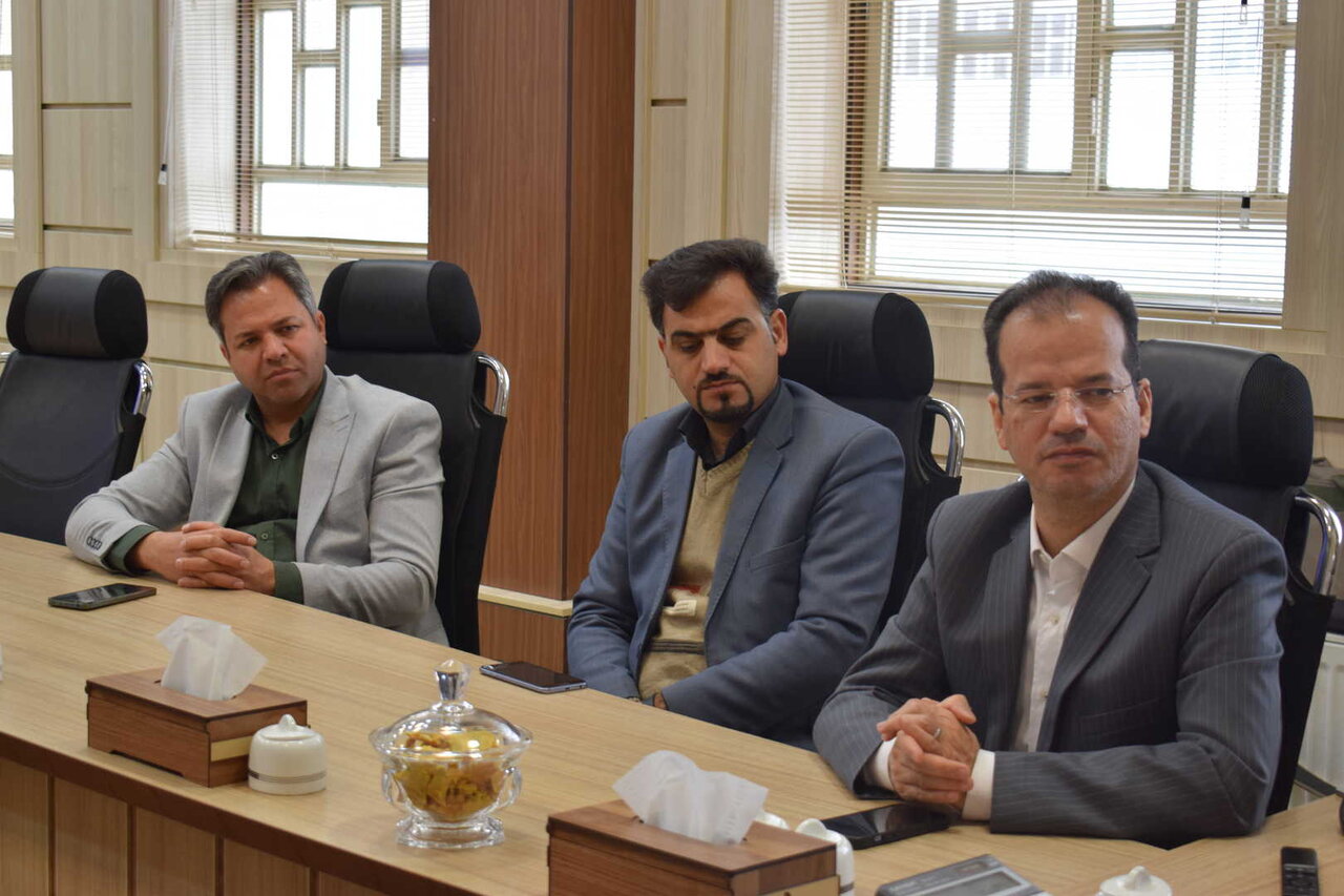 نشست شورای مخاطرات محیط زیست و تغییرات اقلیمی شهرستان میبد