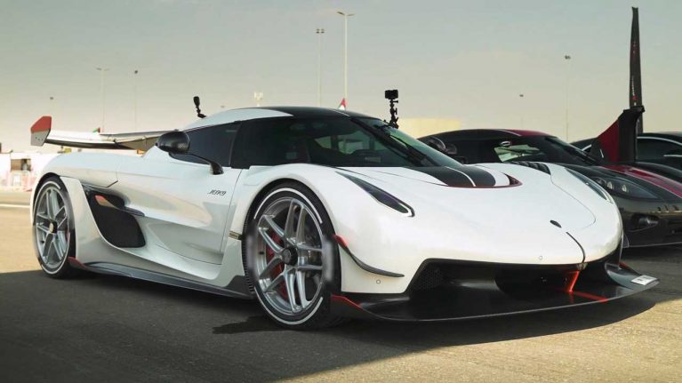 بوگاتی سریعتر است یا کونیگزگ؟ / سریعترین خودروهای جهان به مصاف هم رفتند