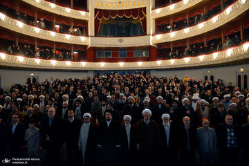 تصاویری از سیدحسن خمینی و مادرش در یک مراسم/ معاون پزشکیان هم آمد