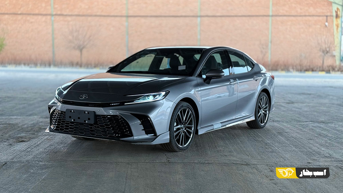 تویوتا کمری هیبرید اسپرت