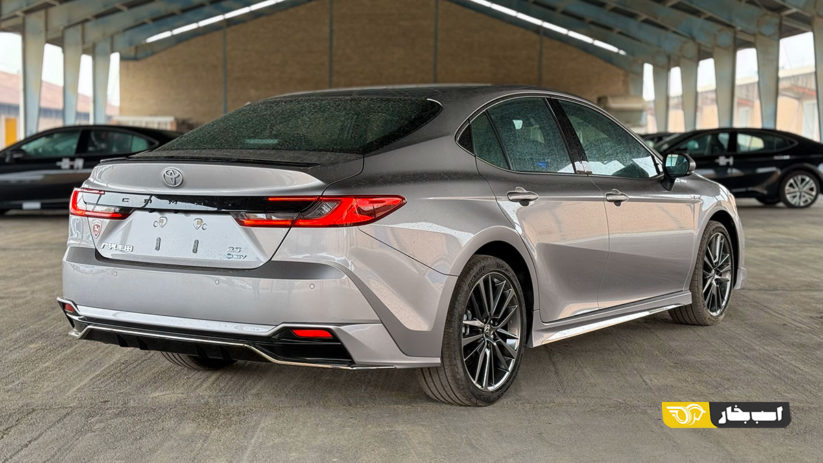 تویوتا کمری هیبرید اسپرت