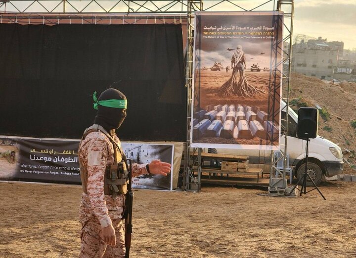 حماس با انتشار این تصاویر در لحظه تحویل اجساد؛ وحشت به جان اسرائیل انداخت/عکس