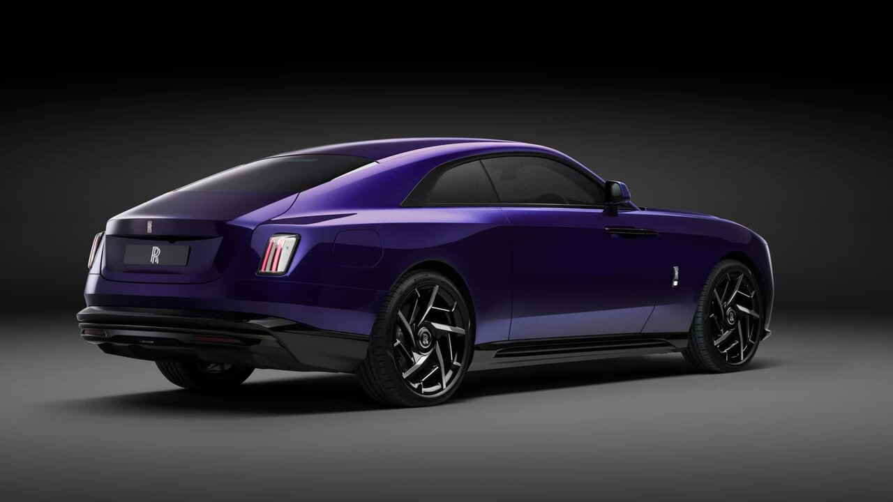 خودروی ۴۵ میلیارد تومانی / زیبایی خیرهکننده رولزرویس اسپکتر بلکبچ