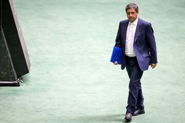 خوشچهره: مجلس کاری به جز استیضاح انجام دهد، مسئولیت با رئیس کل بانک مرکزی است/ جای همتی بودم پُست وزارت اقتصاد را قبول نمی کردم