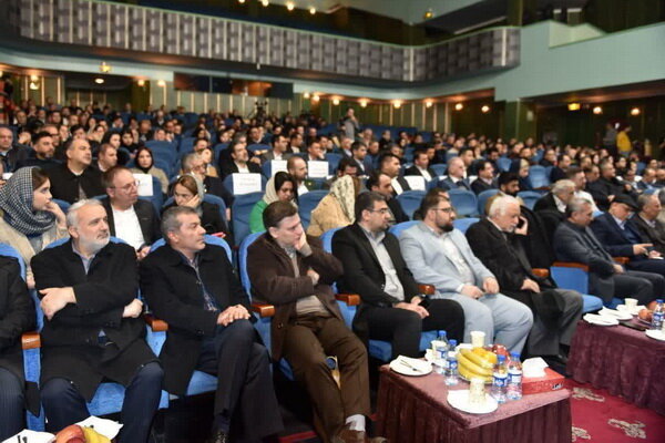 دریافت تندیس حمایت از حقوق مصرفکنندگان توسط پتروشیمی تبریز