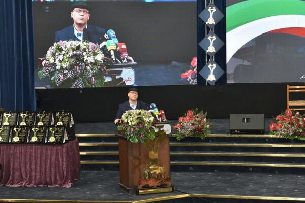 دریافت تندیس حمایت از حقوق مصرفکنندگان توسط پتروشیمی تبریز