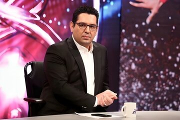 عذرخواهی احمدی روی آنتن زنده؛ ببخشید پرسپولیسی بودیم!