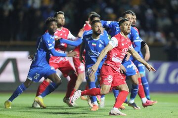 عکس| جنجالیترین صحنه دربی که استقلالیها به آن اعتراض داشتند