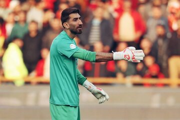 عکس | حمایت ویژه تبریزیها از بیرانوند؛ پاسخ هواداران تراکتور به اتفاقات بازی با پرسپولیس