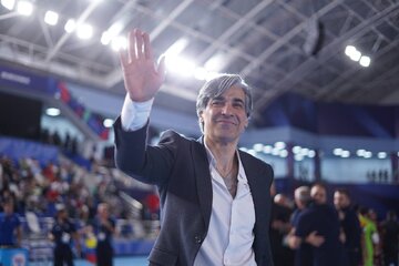 عکس| قیمت دلار صدای سرمربی تیمملی را هم در آورد!