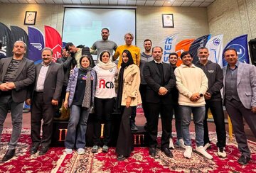 عکس | معرفی برترینهای مسابقات پاراگلایدر آزاد کشور در یزد