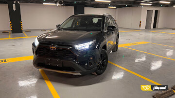 قیمت ۱۶ میلیاردی برای شاسیبلند محبوب تویوتا در ایران! /عکس