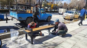 نصب مبلمان شهری به منظور رفاه حال شهروندان و مسافران بام ایران