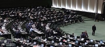 نماینده مجلس: دهها وزیر فدای یک تار موی کوخ نشینان!/ وقتی حامی جلیلی شمشیر را علیه انقلابیها کشید/ واکنش تند قالیباف