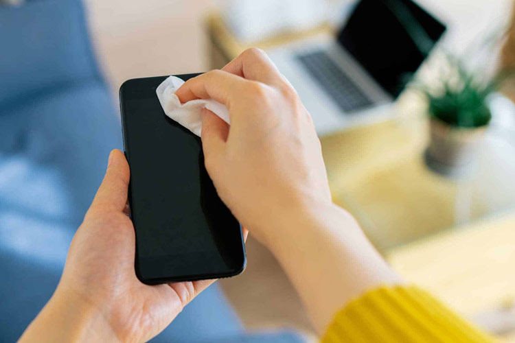 چرا باید تلفن همراه را هرروز ضدعفونی کرد؟