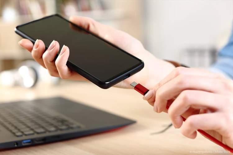 چهار اشتباه در شارژ گوشی که عمر باتری را کم می‌کند