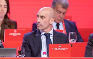 ۱۸ ماه زندان برای رئیس جنجالی فدراسیون فوتبال اسپانیا