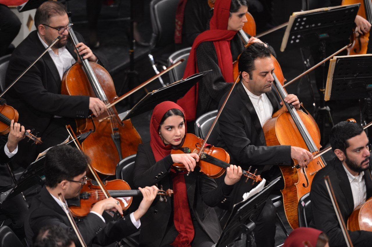 ارکستر سمفونیک تهران با «ترانههای کلاسیک» روی صحنه رفت