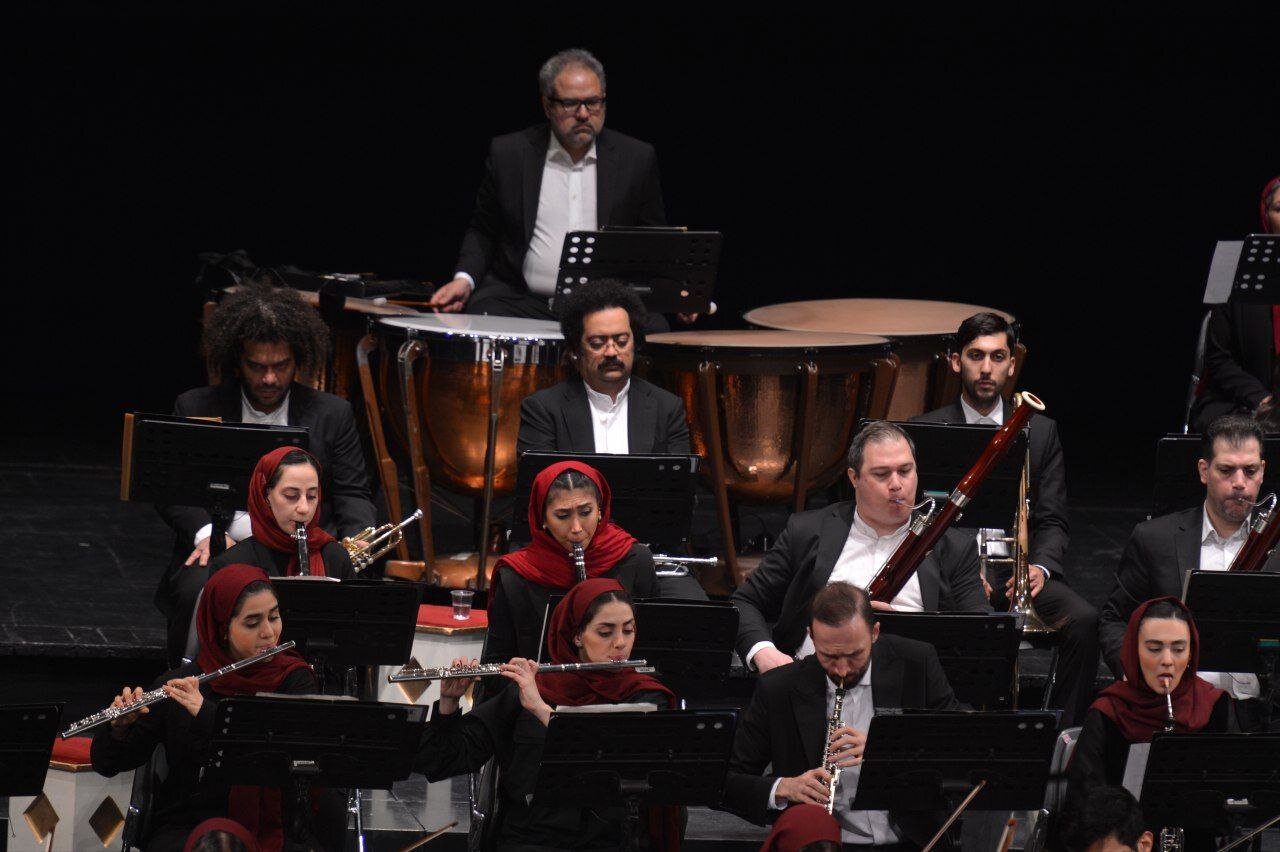 ارکستر سمفونیک تهران با «ترانههای کلاسیک» روی صحنه رفت