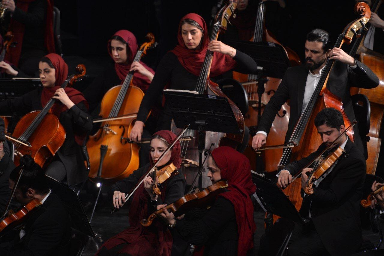 ارکستر سمفونیک تهران با «ترانههای کلاسیک» روی صحنه رفت