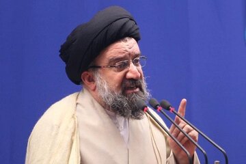 امام جمعه تهران: ملت ایران ترامپ دیوانه را دیوانه تر میکند/ گرانیهای سرسام آور ابزار دشمن برای ناامید کردن مردم است