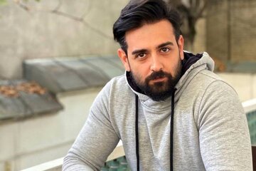 امیرحسین آرمان نقش جلال احمد را بازی میکند
