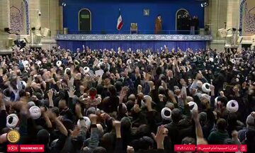 اولین تصاویر از دیدار نوروز مردم با رهبر انقلاب