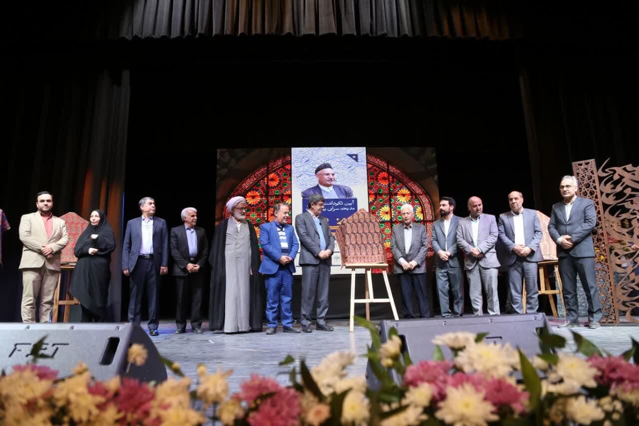 آیین نکوداشت شاعر و مدیحه سرای پیشکسوت استاد سید محمود الهام بخش آیین نکوداشت شاعر و مدیحه سرای پیشکسوت استاد سید محمود الهام بخش