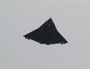 بمب افکن پنهانکار جدید دوباره در آسمان دیده شد / عکس