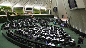 بیانیه ۲۰۷ نماینده مجلس: در تبعیت از رهبر انقلاب خود را متعهد به انسجام بین قوا میدانیم/ درخواست از دولت برای عمل به وعدههای معیشتی در اسرع وقت
