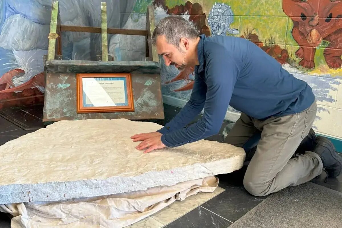 تختهسنگ دکوری در مدرسه، گنجی قیمتی از آب درآمد