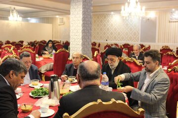 تصاویری از سیدهادی خامنه ای، فائزه هاشمی، آخوندی و معاون پزشکیان در یک افطاری سیاسی/ ابتکار و مولاوردی هم بودند