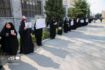 جنجال جدید؛ فراخوان تجمع حامیان قانون حجاب مقابل مجلس صادر شد/ رسایی: جمع کردن متحصنین تصمیم هرکسی بوده یا به دلیل بی عقلی بوده یا نفوذ