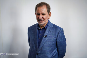 جهانگیری: معنای دور زدن تحریم، ویژهخواری و فساد و اتلاف سرمایه ملی نیست/نفت در ایران امروز گرفتار بیماریهای مزمن که با حکمرانی درست قابل درمان است