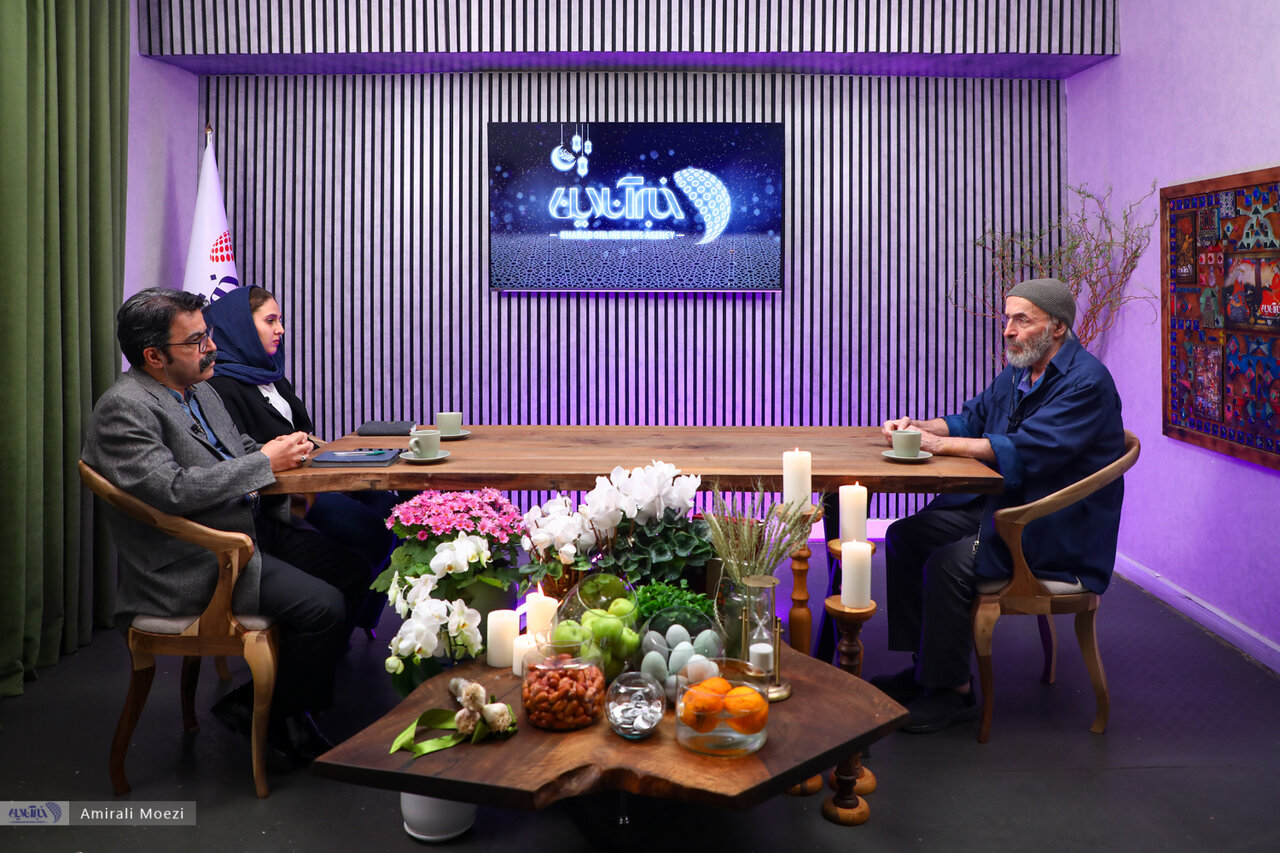 حجاب بهانه بود تا «کاناپه» را توقیف کنند/ زنکشی یک بیآبرویی بزرگ است و «خانه پدری» این واقعیت زشت را نشان میدهد/ خرِ لنگ به کشف نفت گره خورده است