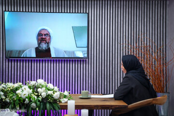 در قم کلیپی درست کردند که احمدی نژاد همان شعیب بن صالح است/ مشایی حالت غش پیدا می کرد و میگفت که ارتباطم با امام زمان برقرار شد