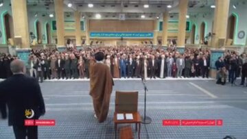 دیدار مسئولان نظام و سفرای کشورهای اسلامی با رهبری به مناسبت عید سعید فطر+عکس