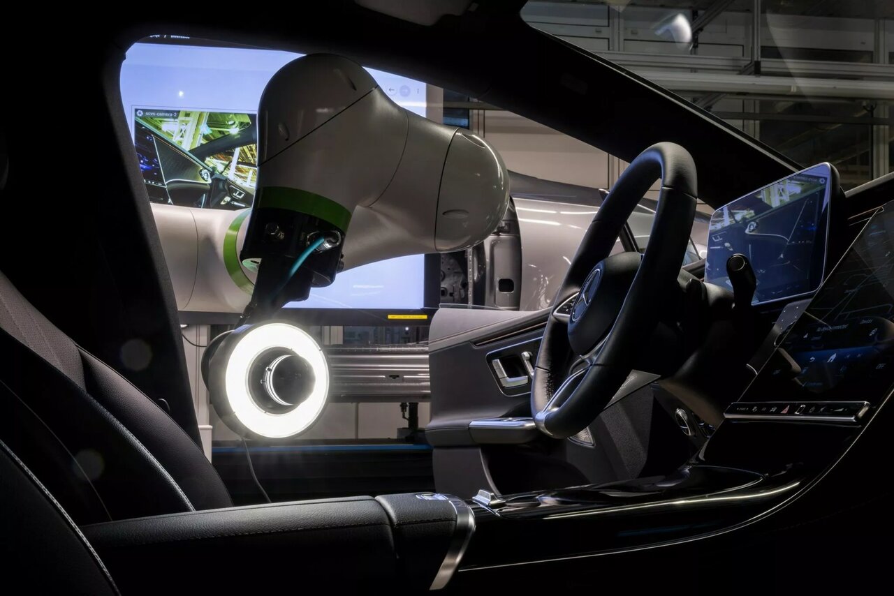 رباتها به کارخانه مرسدس بنز آمدند /عکس