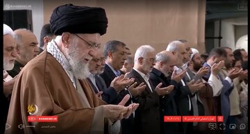 رهبر انقلاب نماز عید فطر را اقامه کردند+ عکس لحظه ورود به مصلی