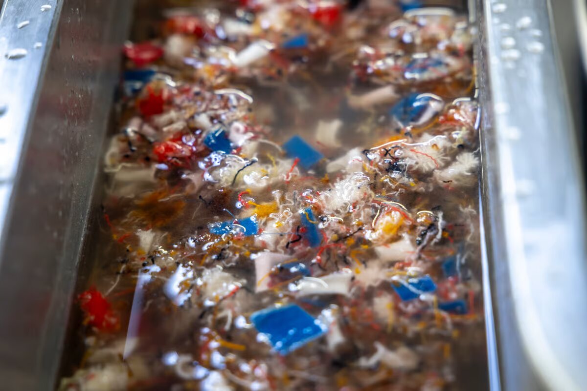 ساخت کاغذ از لباسهای دور ریخته شده / یک ابتکار سودآور