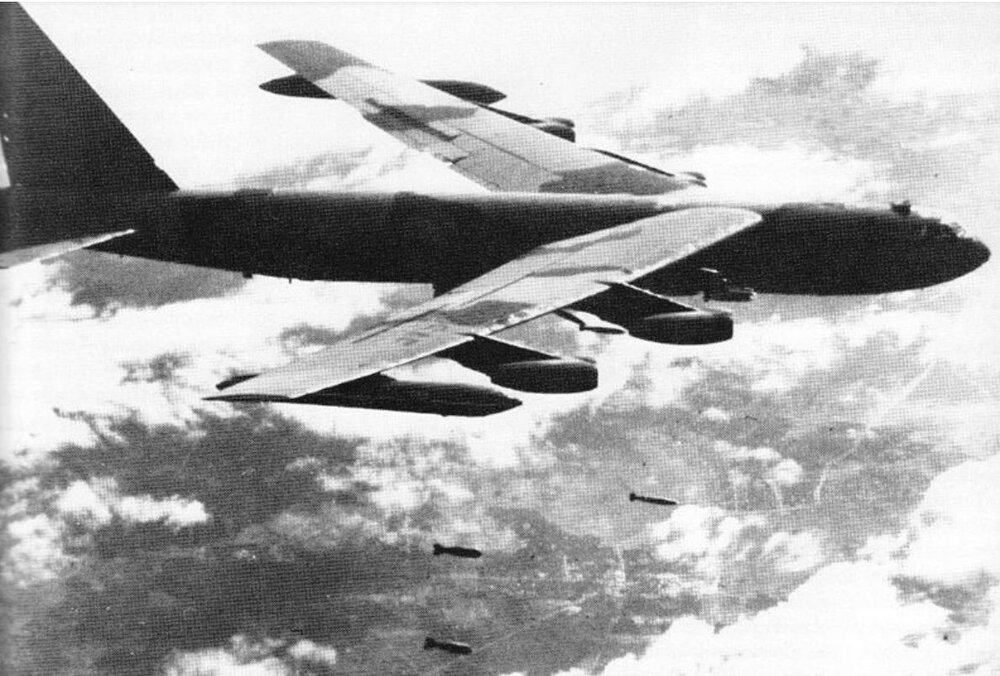 سرنگونی شش بمبافکن بی۵۲ در یک شب با موشکهای ساخت روسیه / عکس