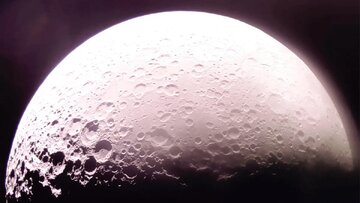 شبح آبی روی ماه نشست