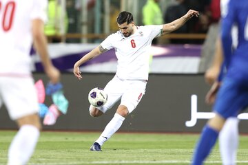 عزتاللهی: دست به دست بدهیم برای جام جهانی/ مصدوم بودم اما با تمام وجود به زمین آمدم